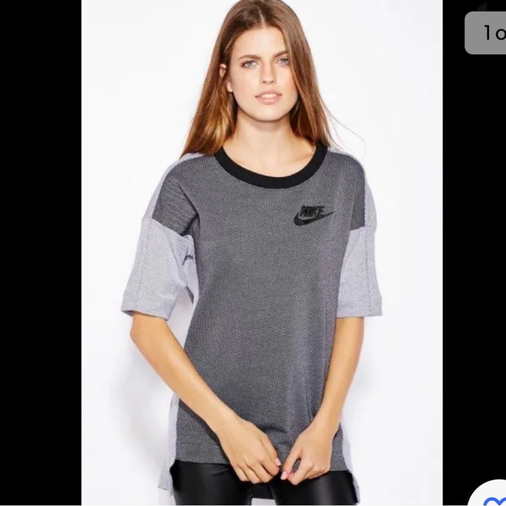 Nike Women’s Rally Tech Crew Neck Knit Top size Medium